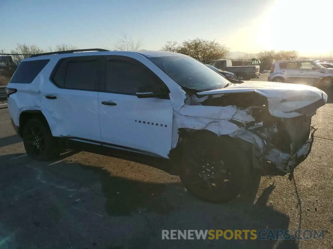 4 Photograph of a damaged car 1GNEVKKW5KJ280250 CHEVROLET TRAVERSE 2019