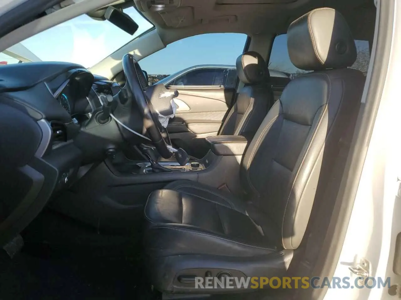 7 Photograph of a damaged car 1GNEVKKW5KJ280250 CHEVROLET TRAVERSE 2019