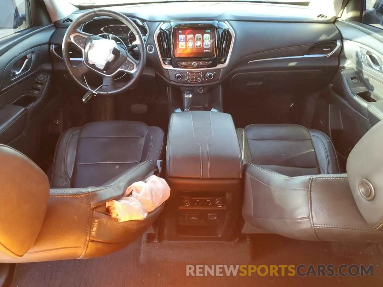 8 Photograph of a damaged car 1GNEVKKW5KJ280250 CHEVROLET TRAVERSE 2019