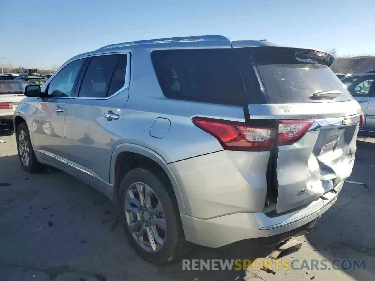 2 Фотография поврежденного автомобиля 1GNEVKKW6KJ154057 CHEVROLET TRAVERSE 2019