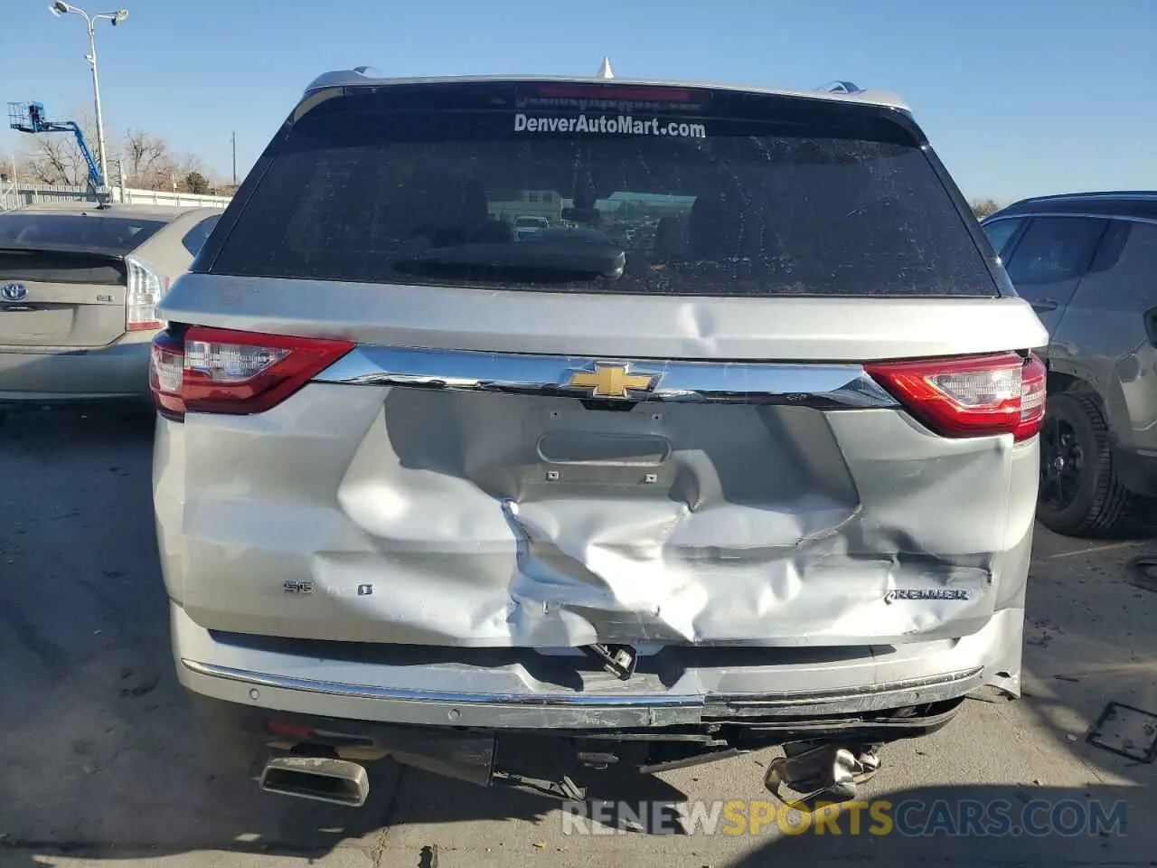 6 Фотография поврежденного автомобиля 1GNEVKKW6KJ154057 CHEVROLET TRAVERSE 2019