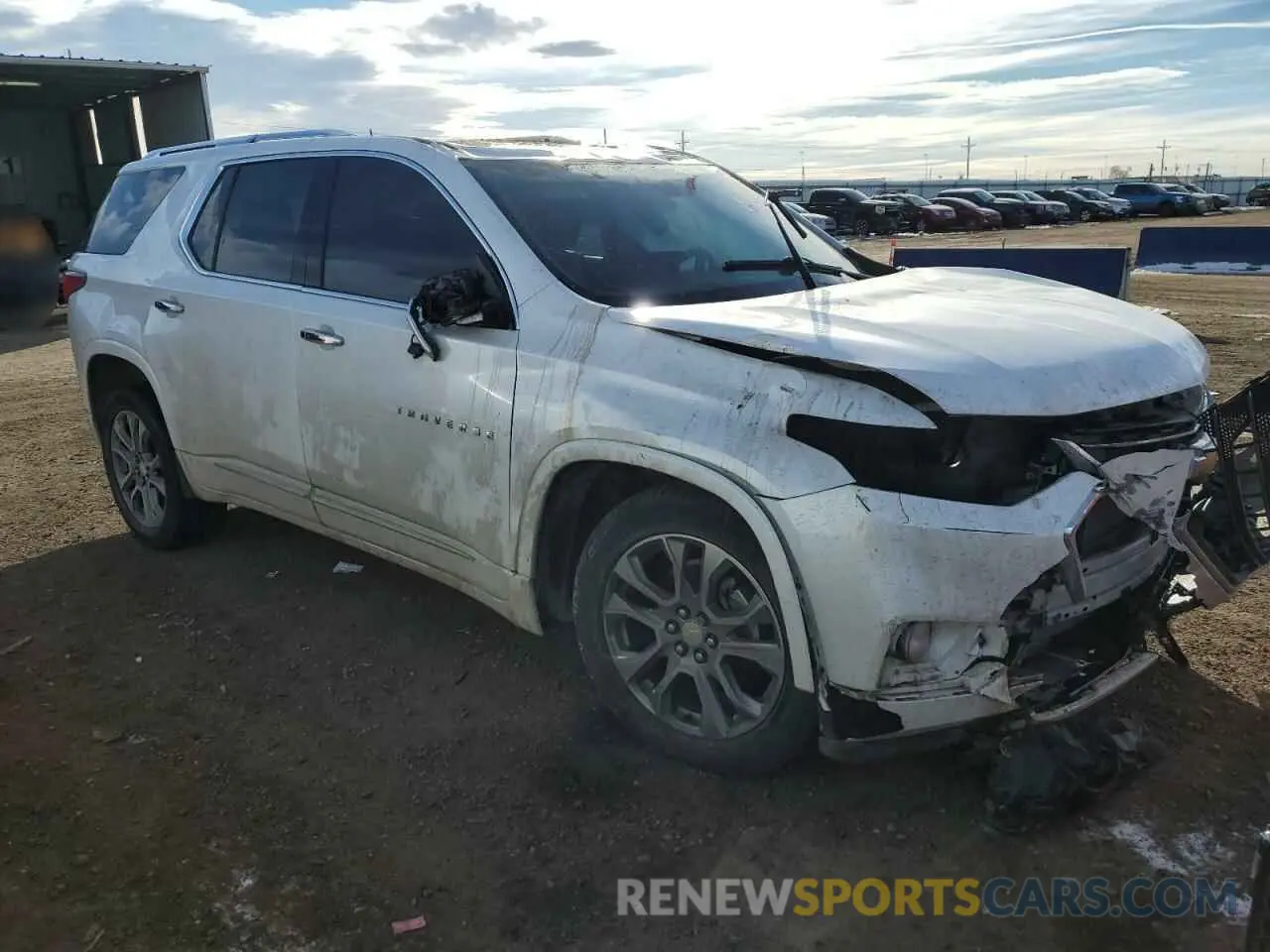 4 Photograph of a damaged car 1GNEVKKWXKJ271611 CHEVROLET TRAVERSE 2019