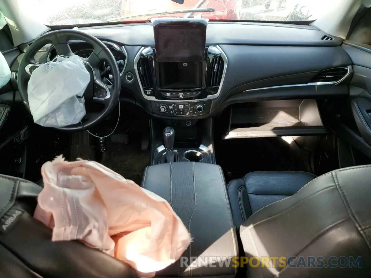 8 Photograph of a damaged car 1GNEVKKWXKJ271611 CHEVROLET TRAVERSE 2019
