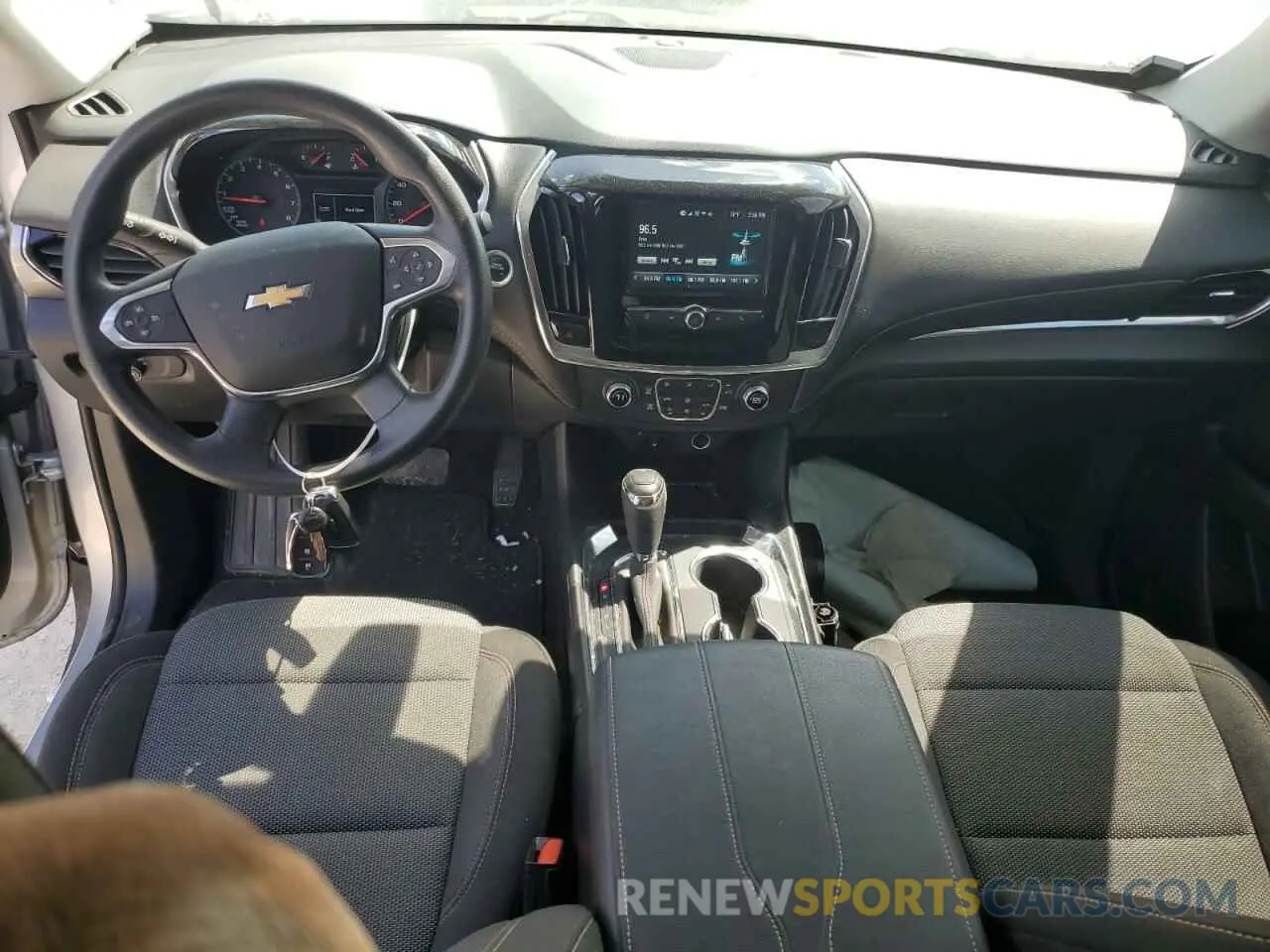 8 Фотография поврежденного автомобиля 1GNEVLKW3KJ109390 CHEVROLET TRAVERSE 2019