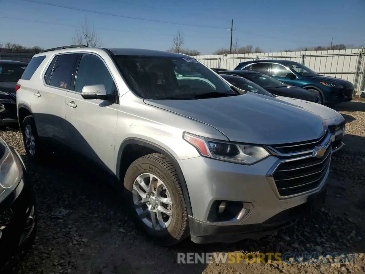 4 Photograph of a damaged car 1GNEVMKW0KJ237334 CHEVROLET TRAVERSE 2019