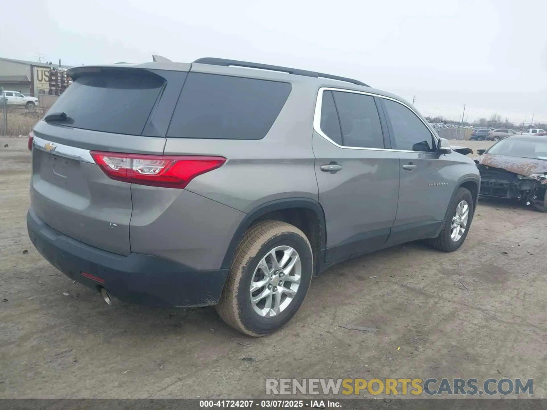 4 Photograph of a damaged car 1GNEVMKW0KJ241772 CHEVROLET TRAVERSE 2019