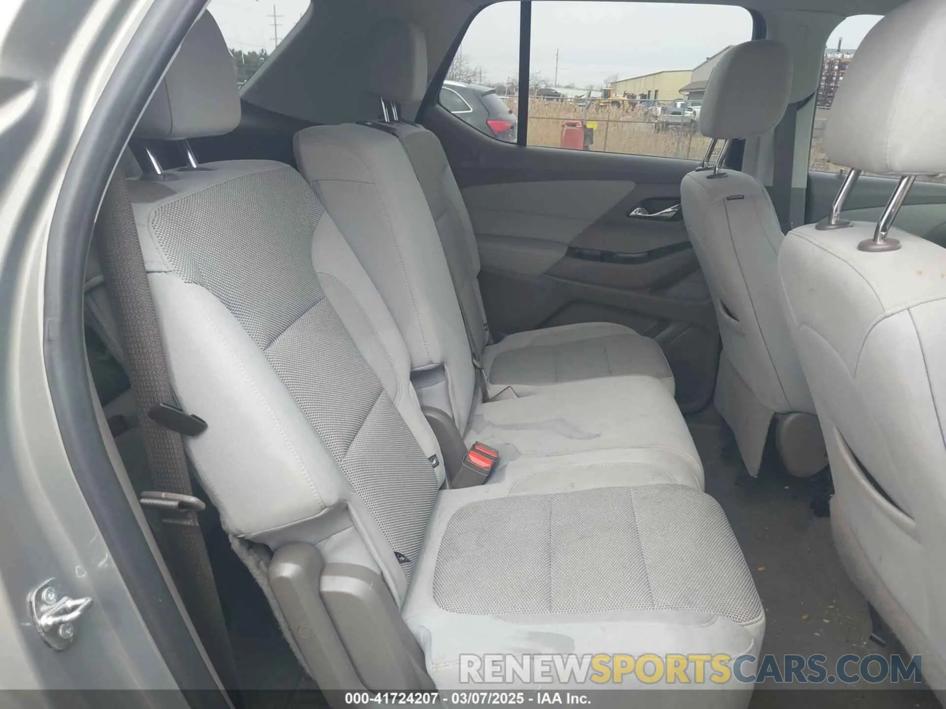8 Photograph of a damaged car 1GNEVMKW0KJ241772 CHEVROLET TRAVERSE 2019
