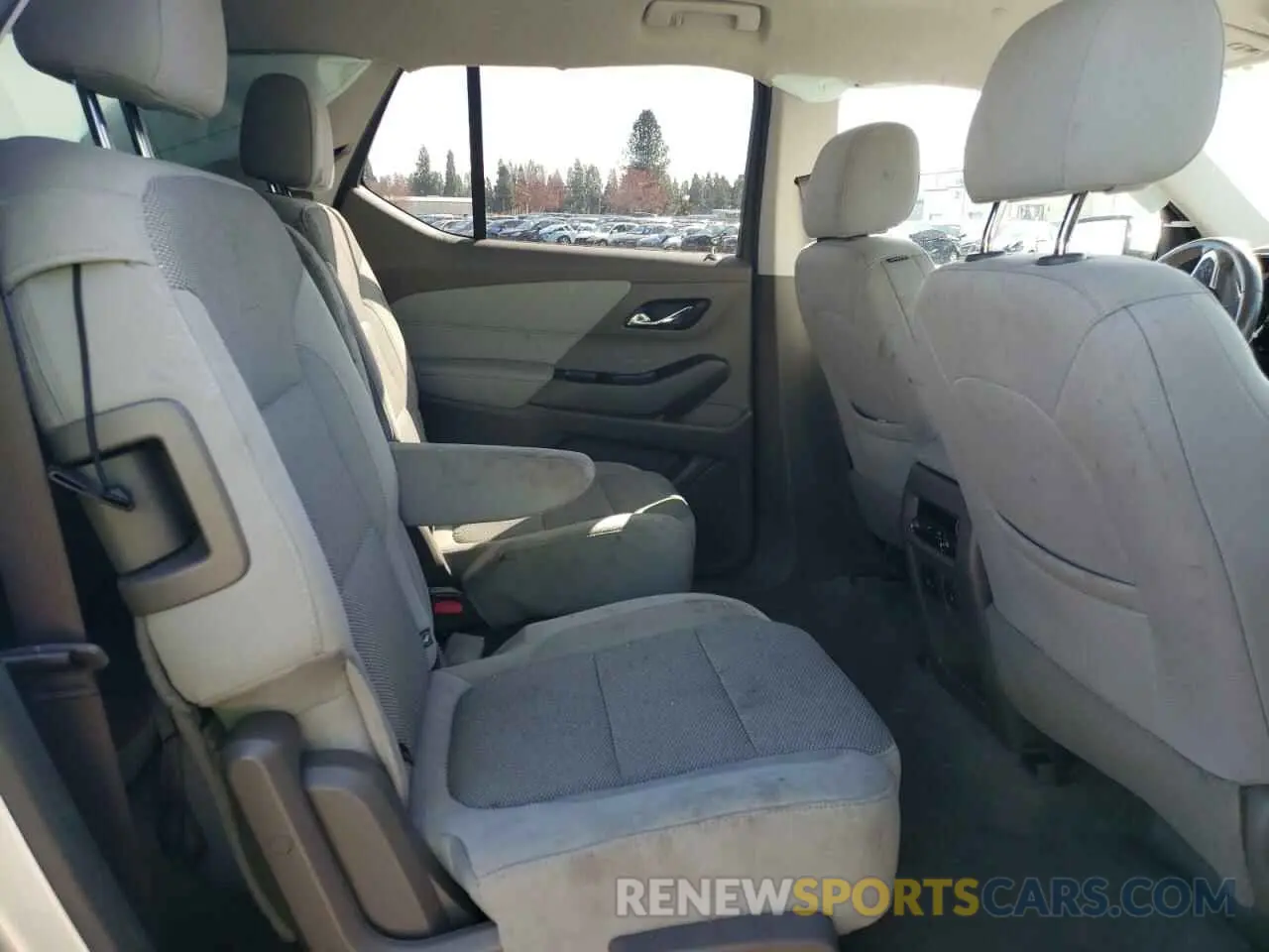 10 Photograph of a damaged car 1GNEVMKW6KJ147265 CHEVROLET TRAVERSE 2019