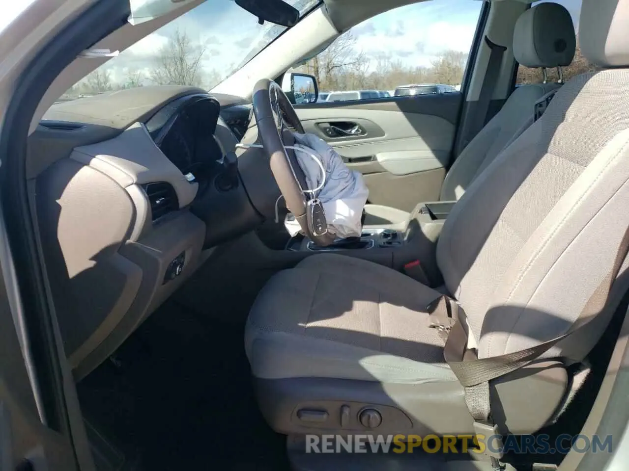 7 Photograph of a damaged car 1GNEVMKW6KJ147265 CHEVROLET TRAVERSE 2019