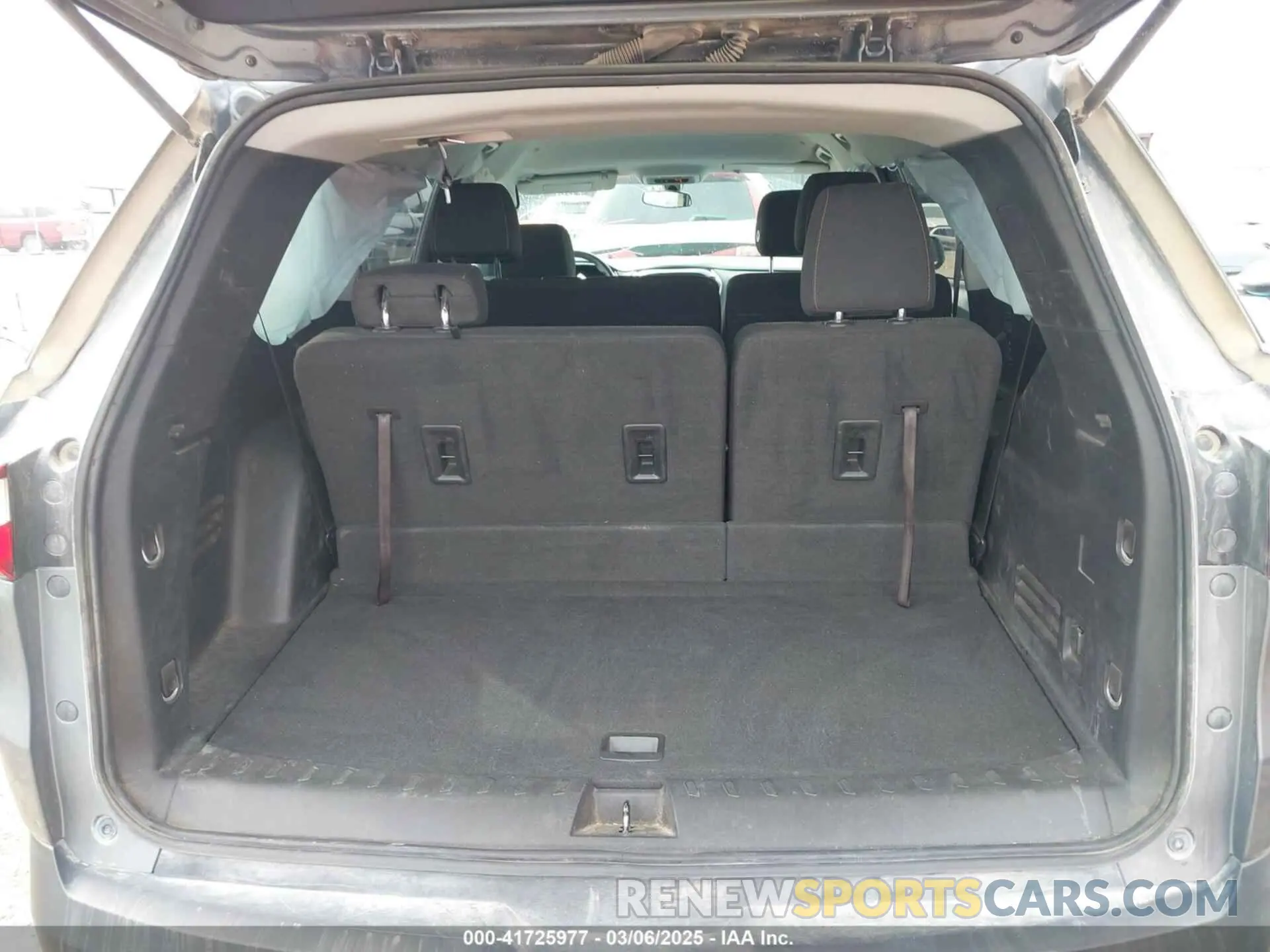 17 Photograph of a damaged car 1GNERFKW0LJ115378 CHEVROLET TRAVERSE 2020