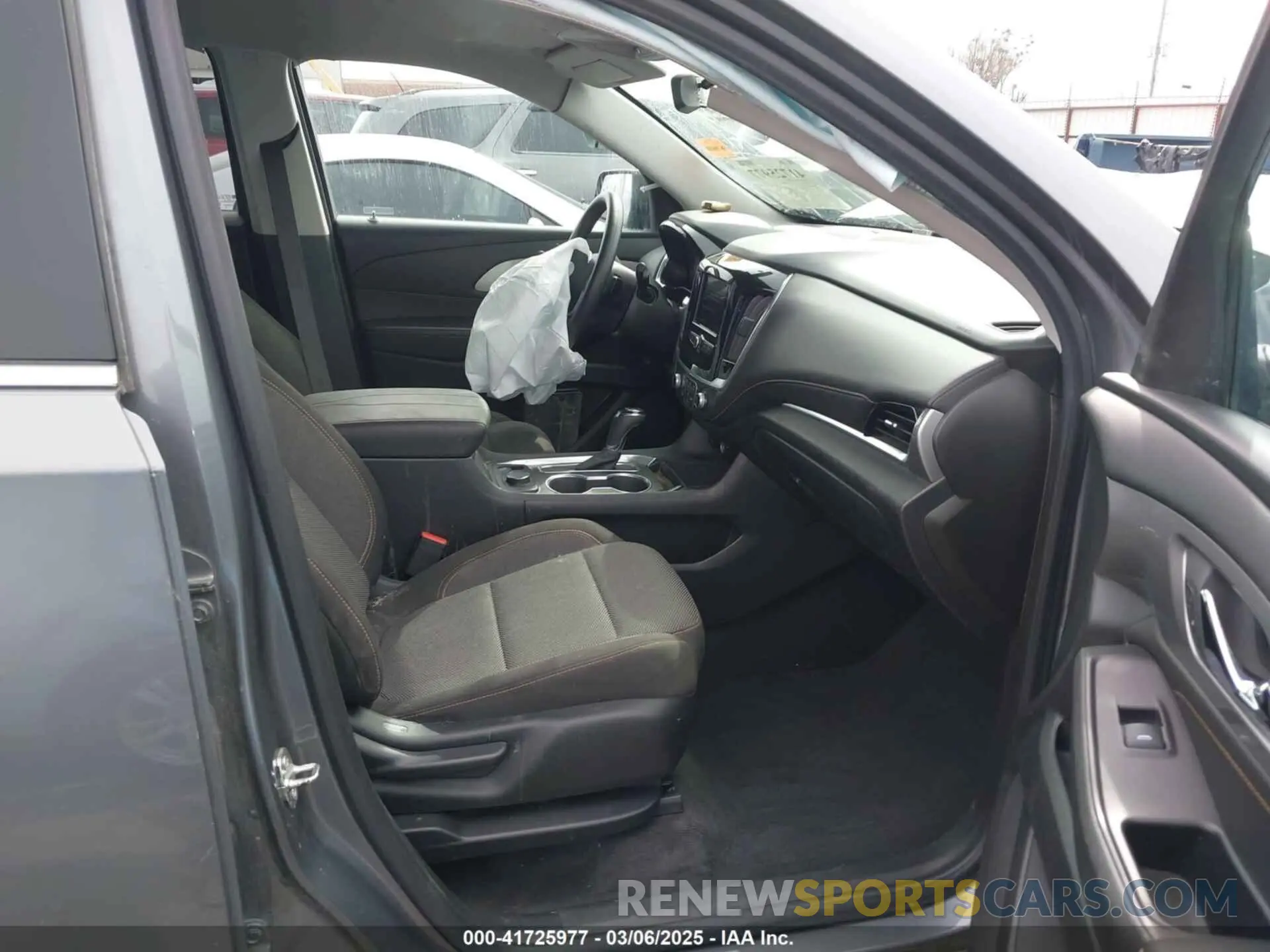5 Photograph of a damaged car 1GNERFKW0LJ115378 CHEVROLET TRAVERSE 2020