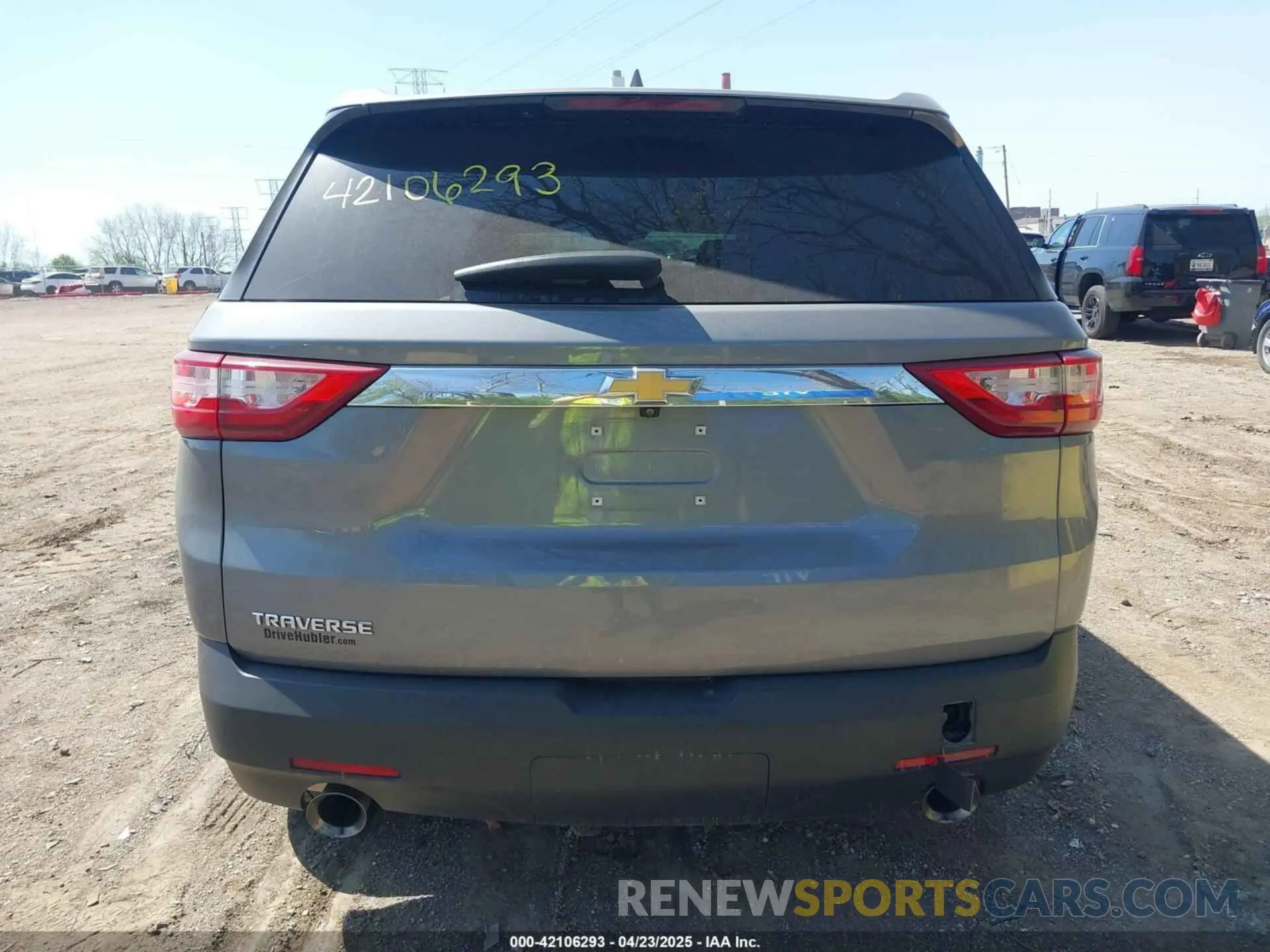17 Photograph of a damaged car 1GNERFKW0LJ262283 CHEVROLET TRAVERSE 2020