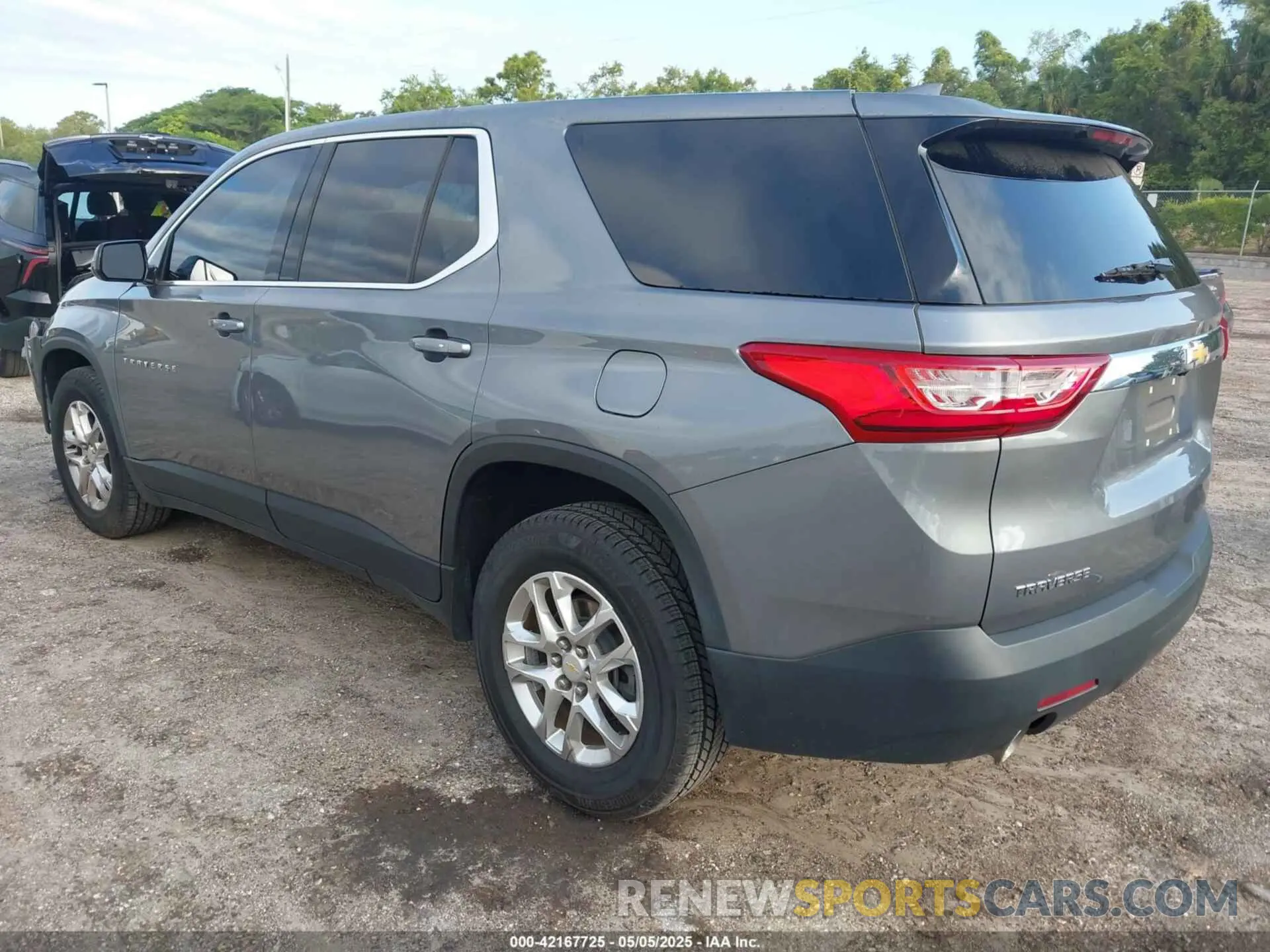 3 Photograph of a damaged car 1GNERFKW2LJ276394 CHEVROLET TRAVERSE 2020