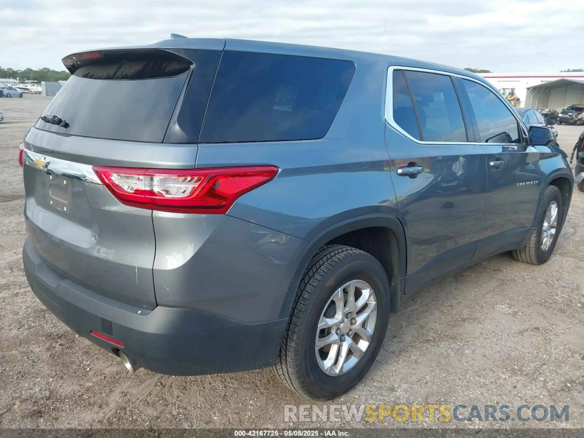 4 Photograph of a damaged car 1GNERFKW2LJ276394 CHEVROLET TRAVERSE 2020