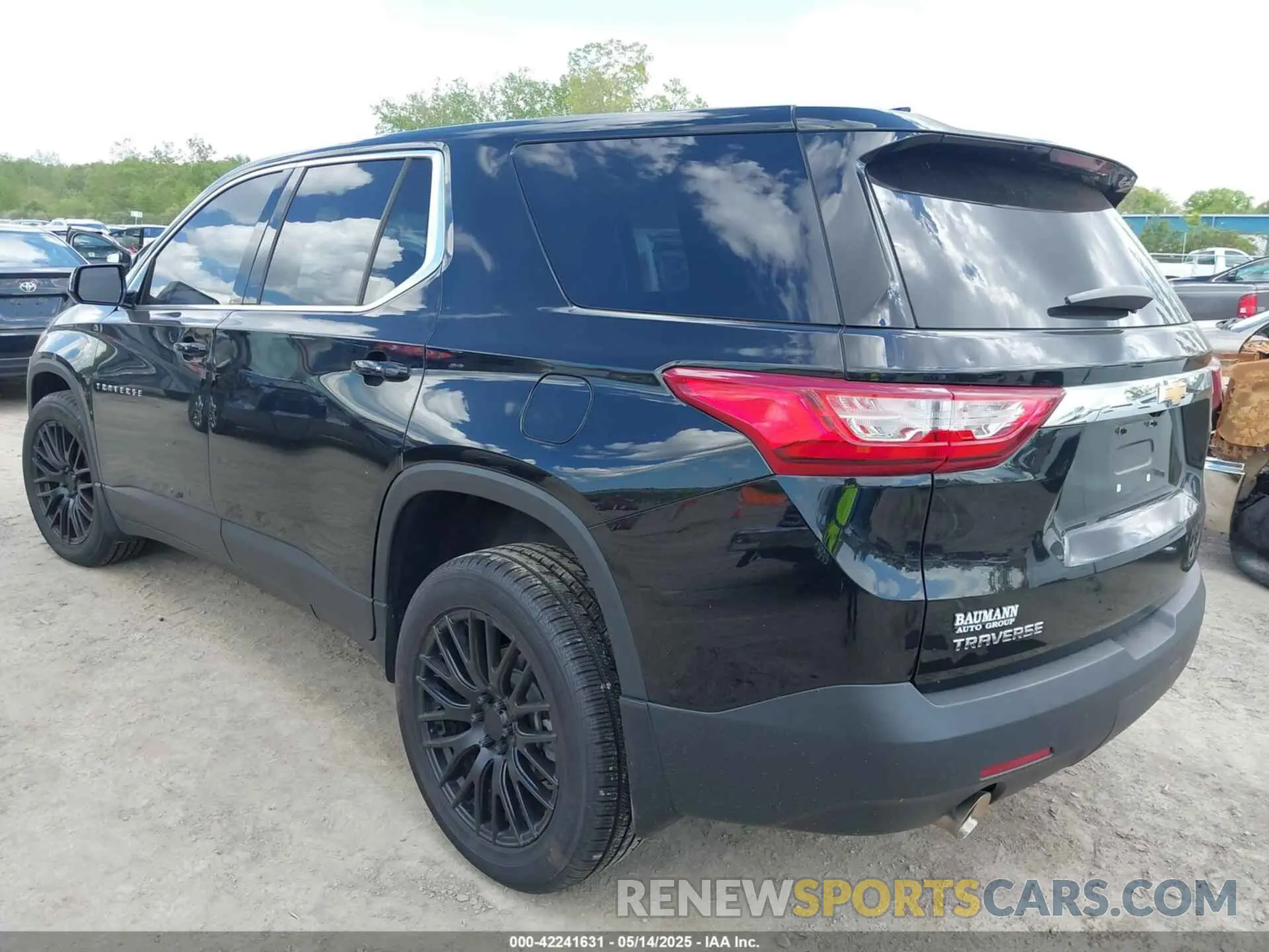 3 Фотография поврежденного автомобиля 1GNERFKW3LJ180984 CHEVROLET TRAVERSE 2020