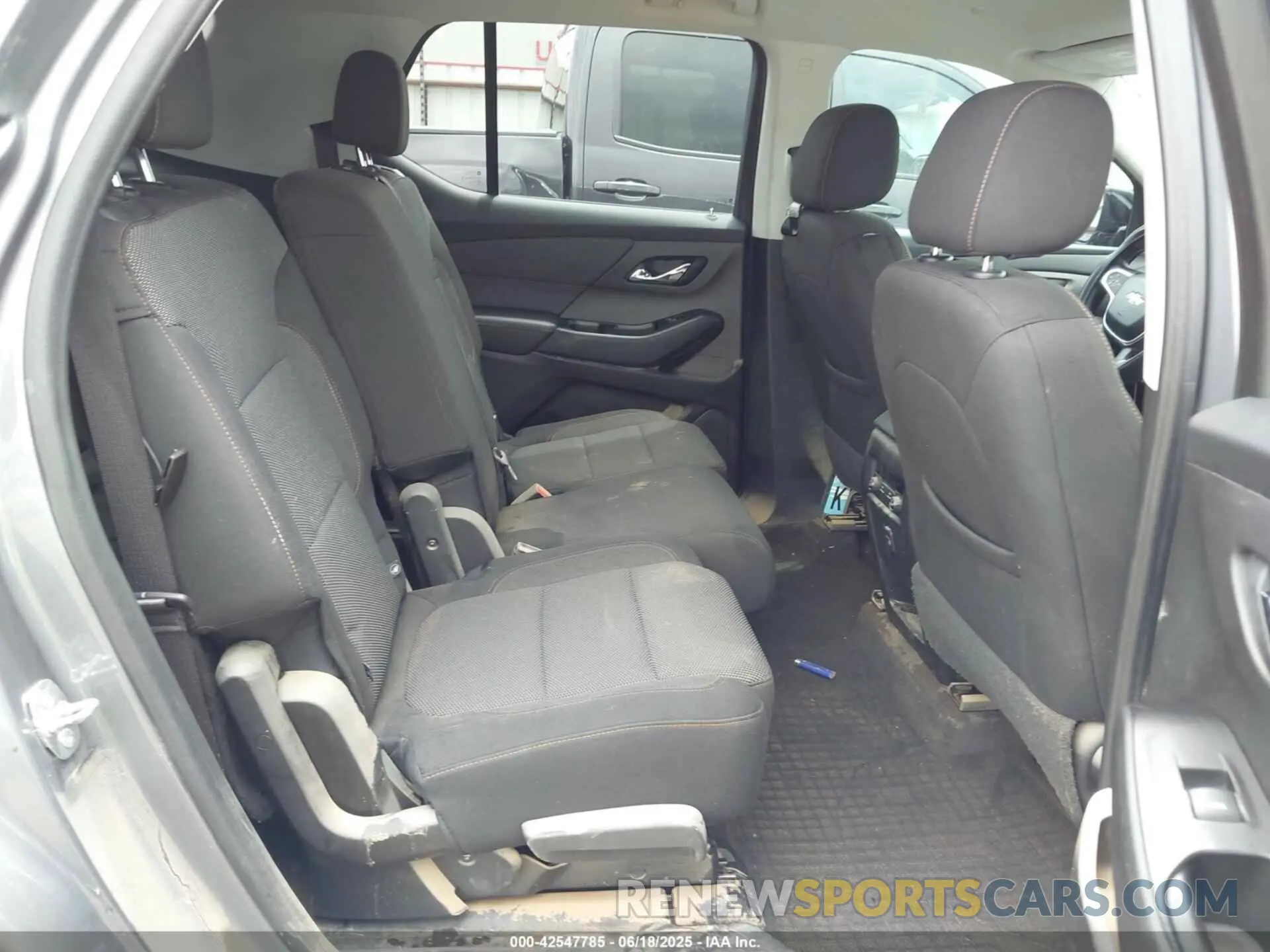 8 Photograph of a damaged car 1GNERFKW5LJ106174 CHEVROLET TRAVERSE 2020