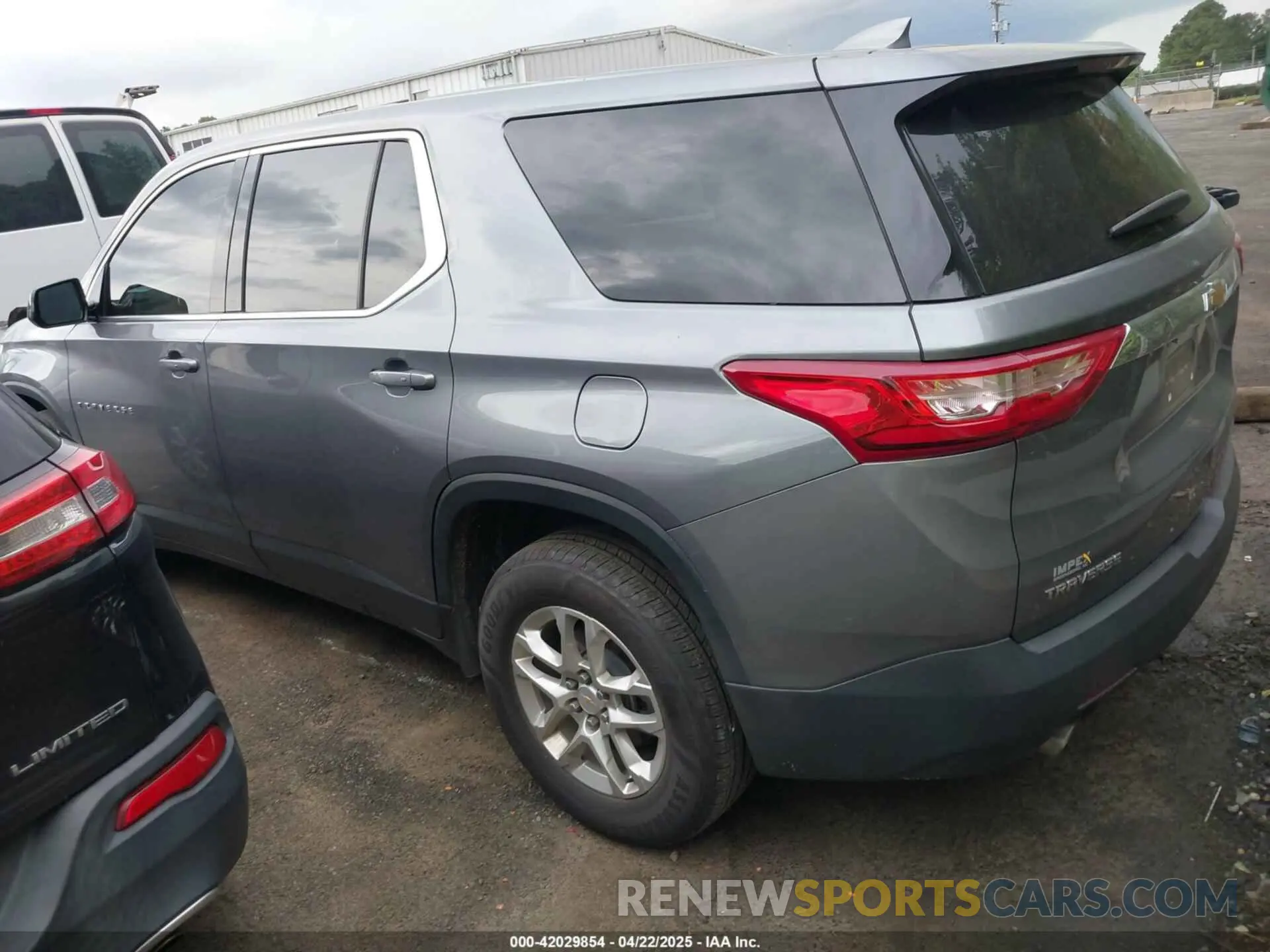 3 Фотография поврежденного автомобиля 1GNERFKW5LJ245009 CHEVROLET TRAVERSE 2020