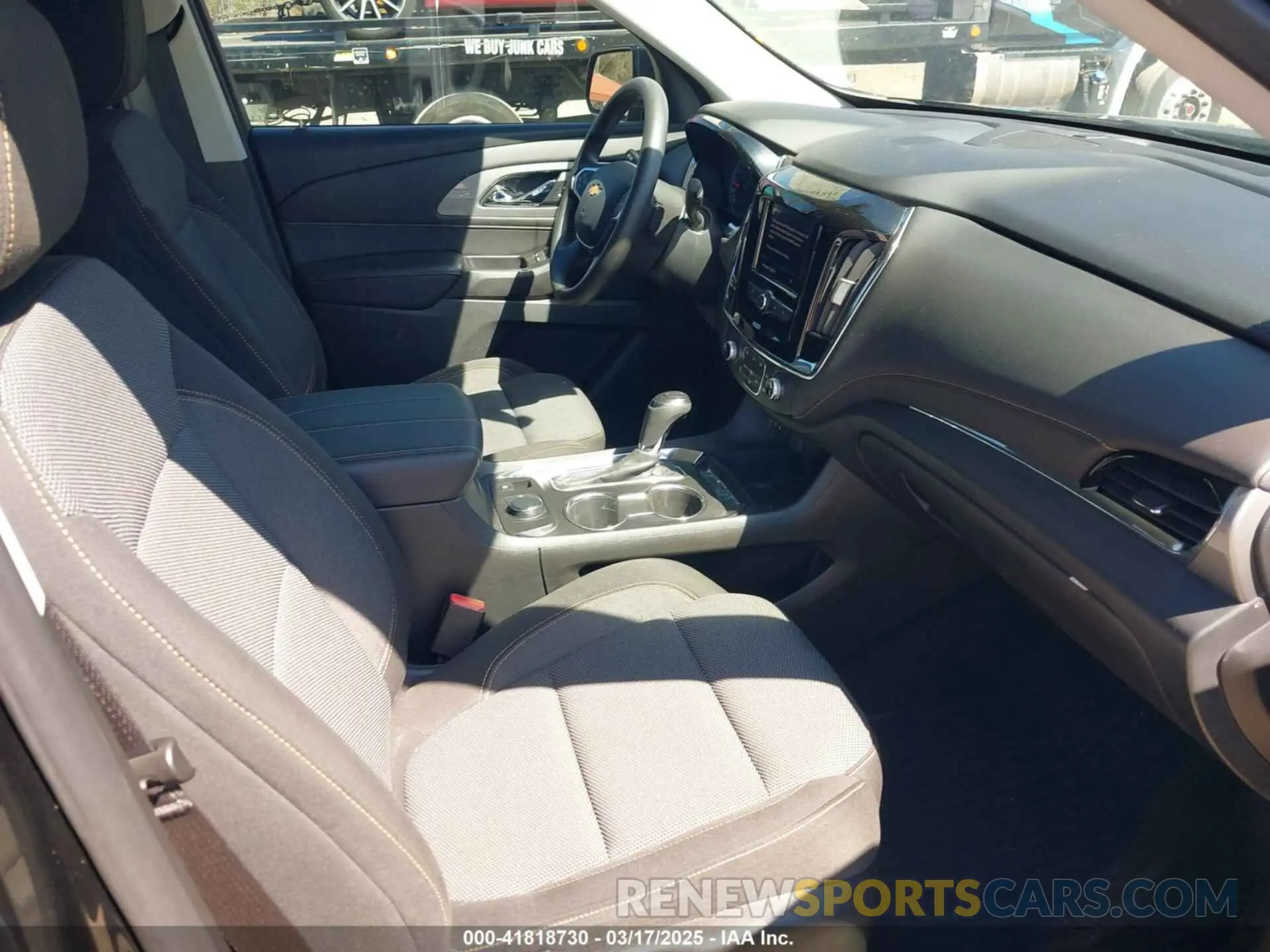 5 Photograph of a damaged car 1GNERFKW7LJ289125 CHEVROLET TRAVERSE 2020