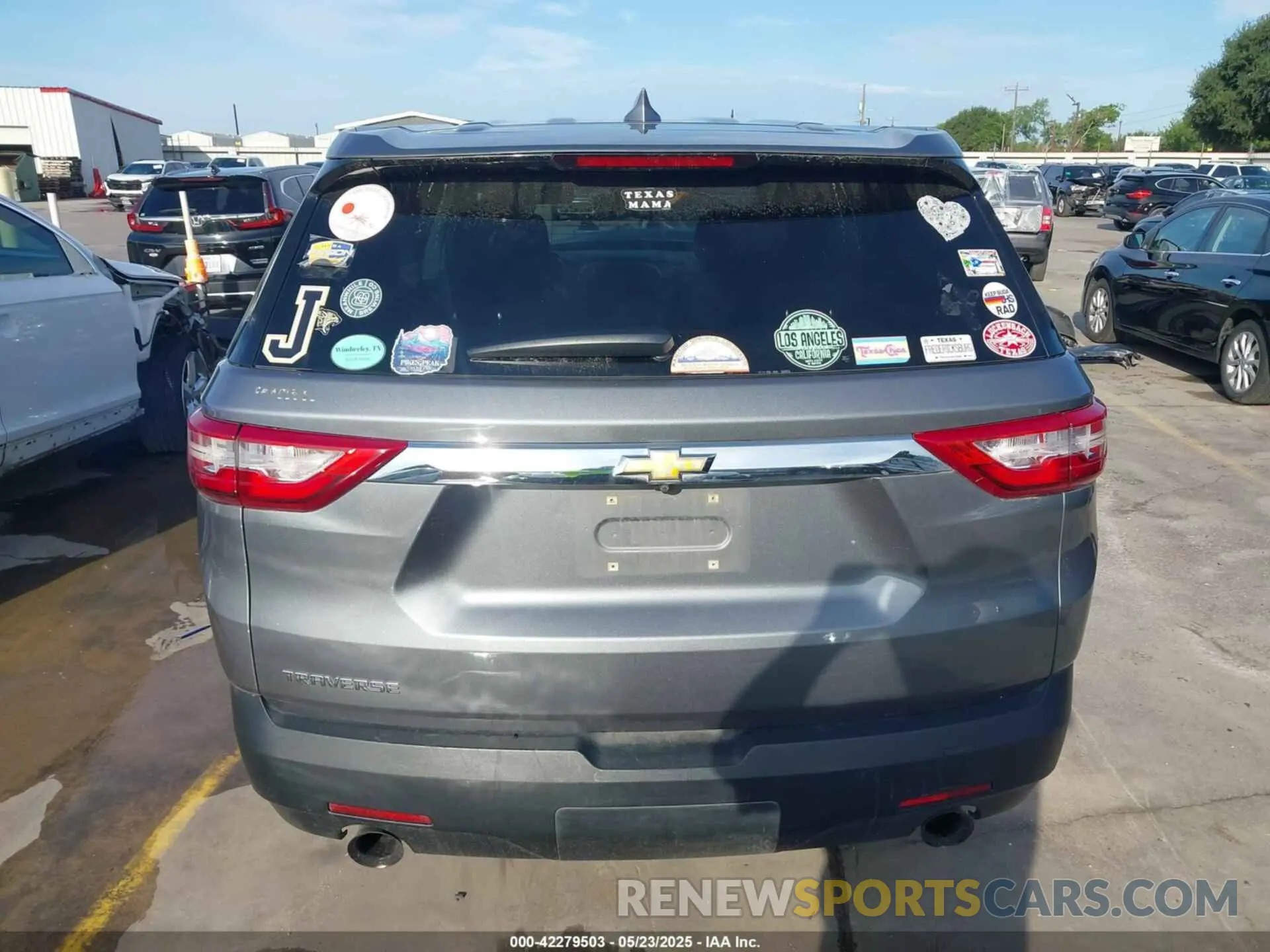 17 Photograph of a damaged car 1GNERFKW8LJ143123 CHEVROLET TRAVERSE 2020