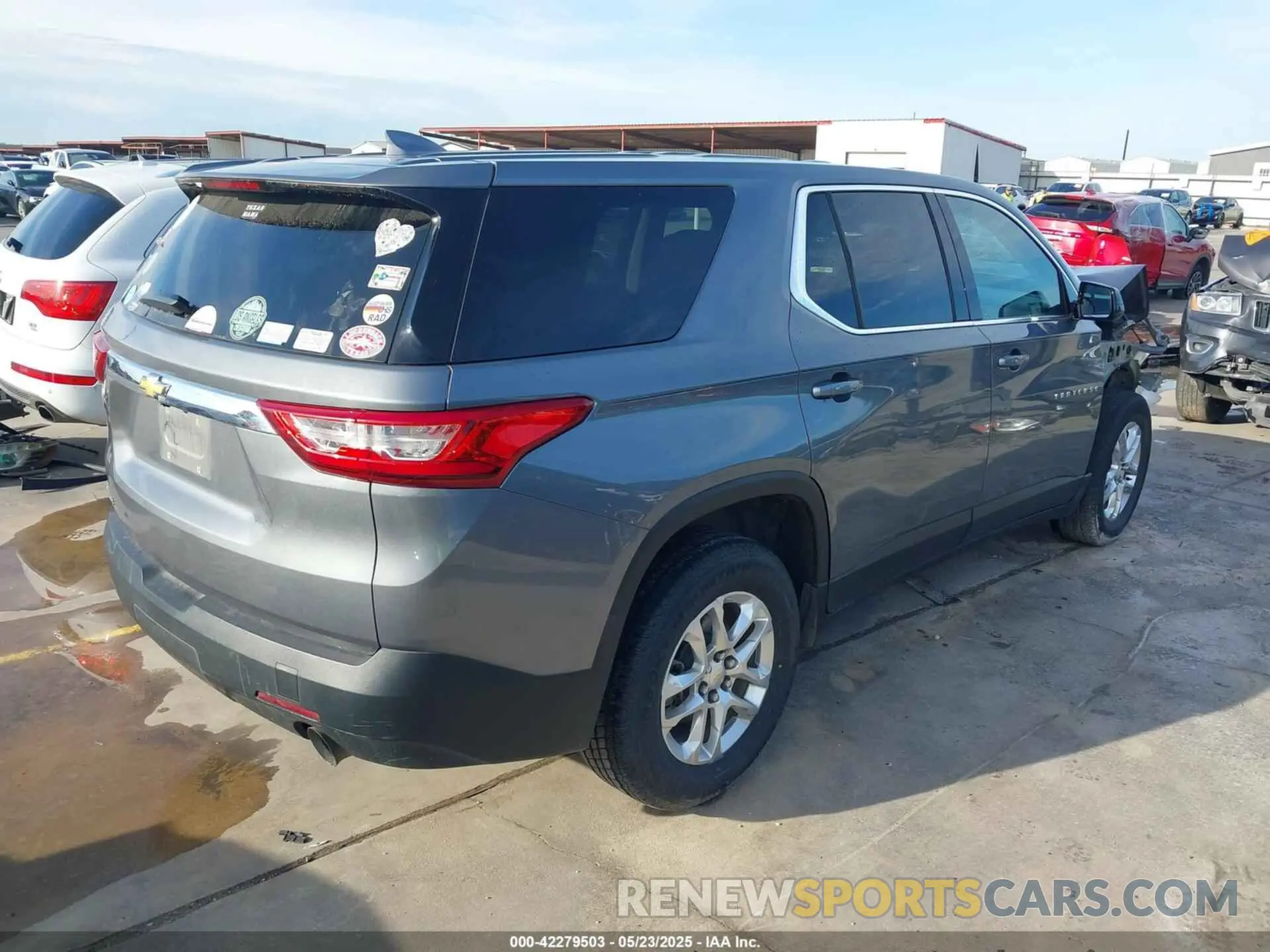 4 Photograph of a damaged car 1GNERFKW8LJ143123 CHEVROLET TRAVERSE 2020