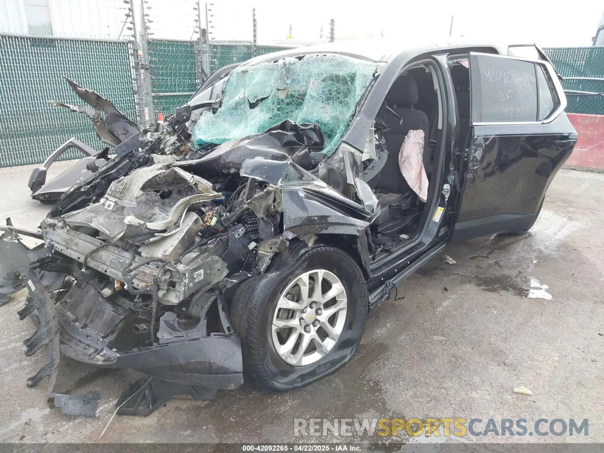 2 Photograph of a damaged car 1GNERFKW8LJ171200 CHEVROLET TRAVERSE 2020