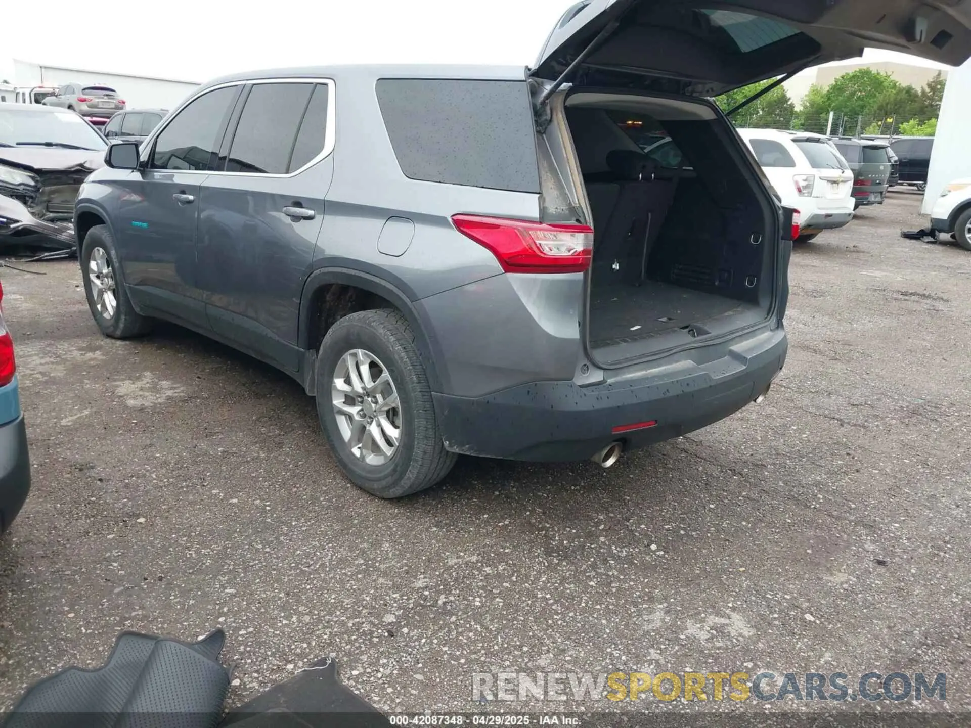 3 Фотография поврежденного автомобиля 1GNERFKW8LJ185193 CHEVROLET TRAVERSE 2020
