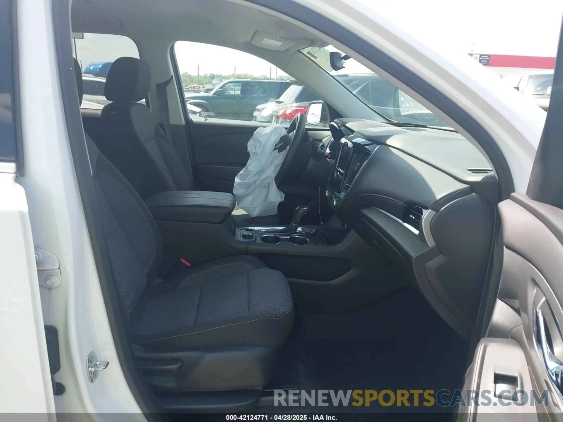 5 Photograph of a damaged car 1GNERFKW8LJ262886 CHEVROLET TRAVERSE 2020