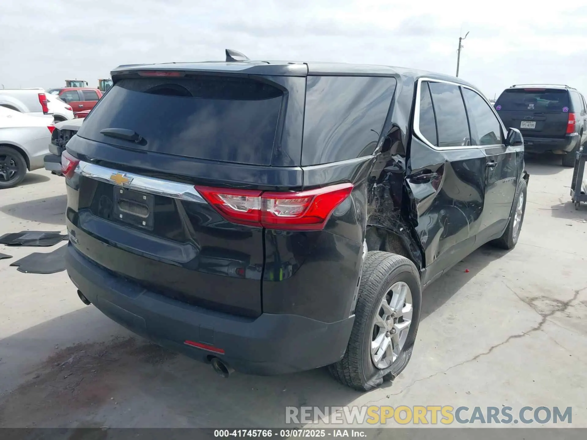 4 Photograph of a damaged car 1GNERFKW8LJ275914 CHEVROLET TRAVERSE 2020