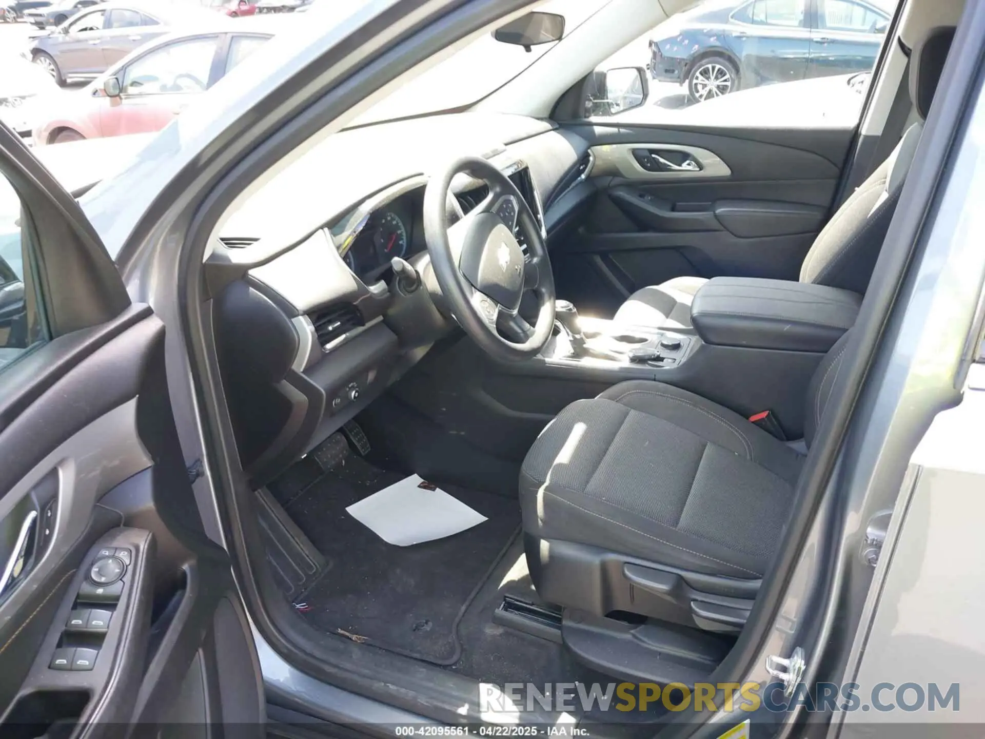 18 Photograph of a damaged car 1GNERFKW9LJ248110 CHEVROLET TRAVERSE 2020