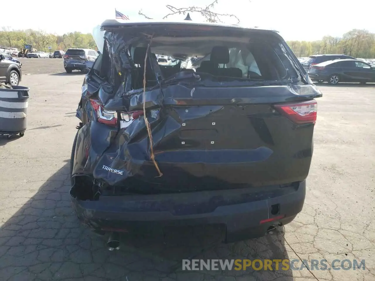 6 Photograph of a damaged car 1GNERFKWXLJ120202 CHEVROLET TRAVERSE 2020