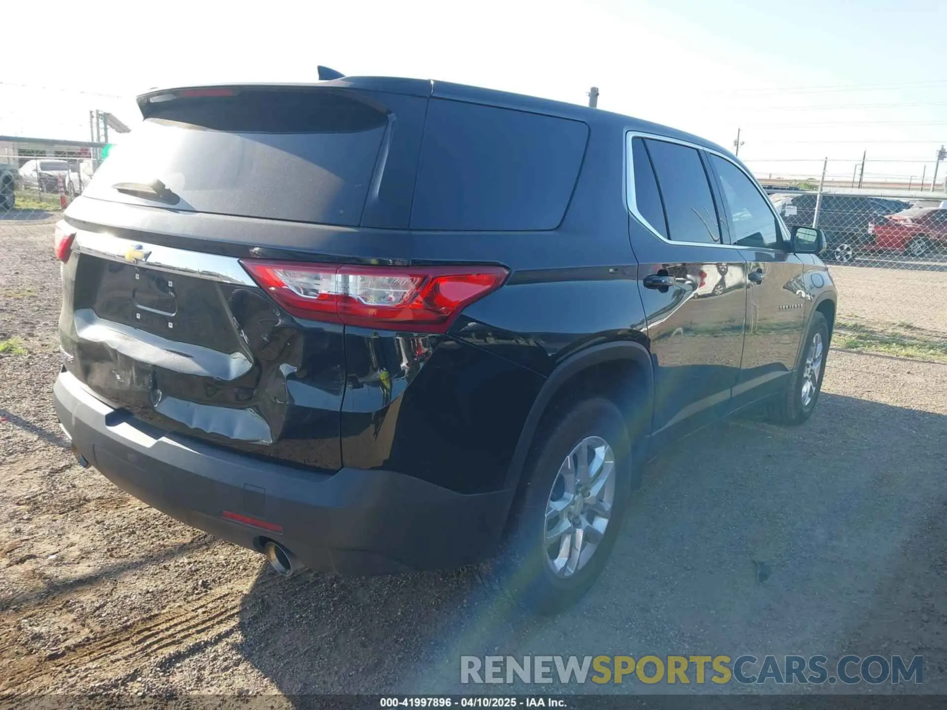 4 Фотография поврежденного автомобиля 1GNERFKWXLJ147920 CHEVROLET TRAVERSE 2020