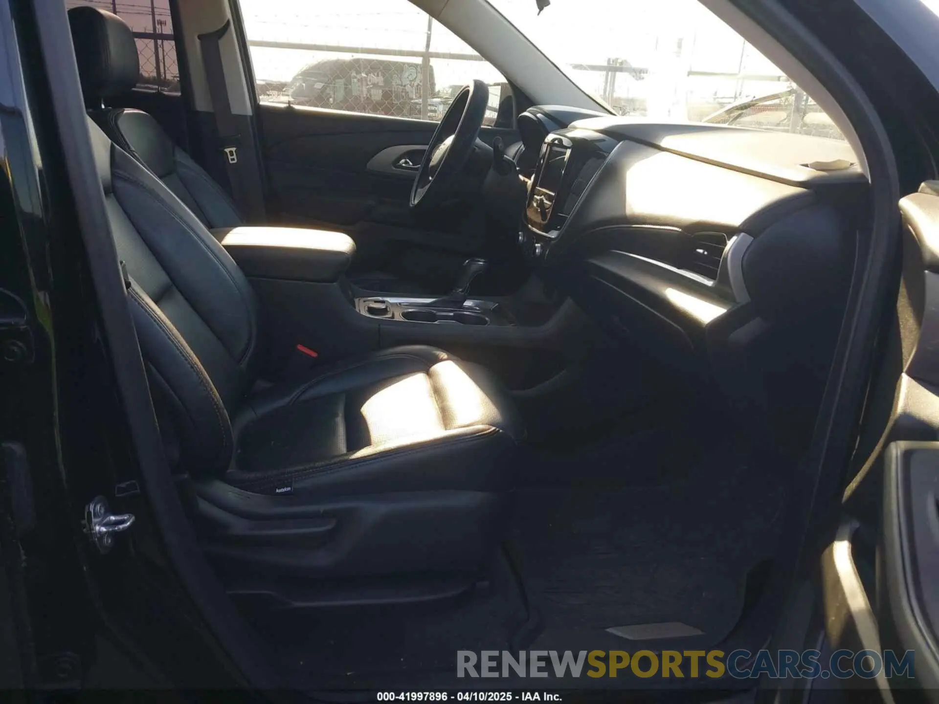 5 Фотография поврежденного автомобиля 1GNERFKWXLJ147920 CHEVROLET TRAVERSE 2020