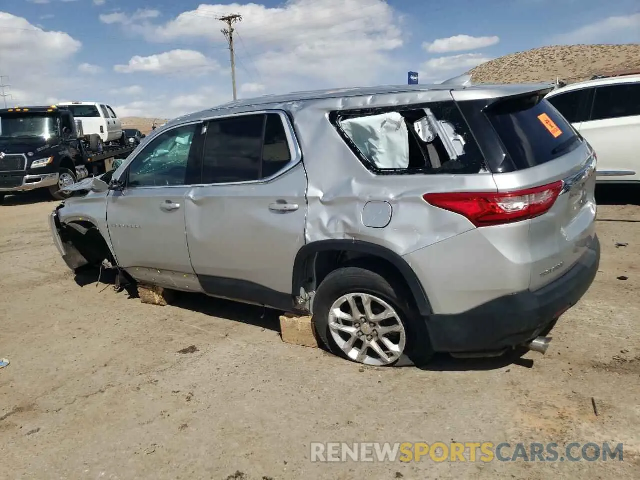 2 Фотография поврежденного автомобиля 1GNERFKWXLJ262274 CHEVROLET TRAVERSE 2020