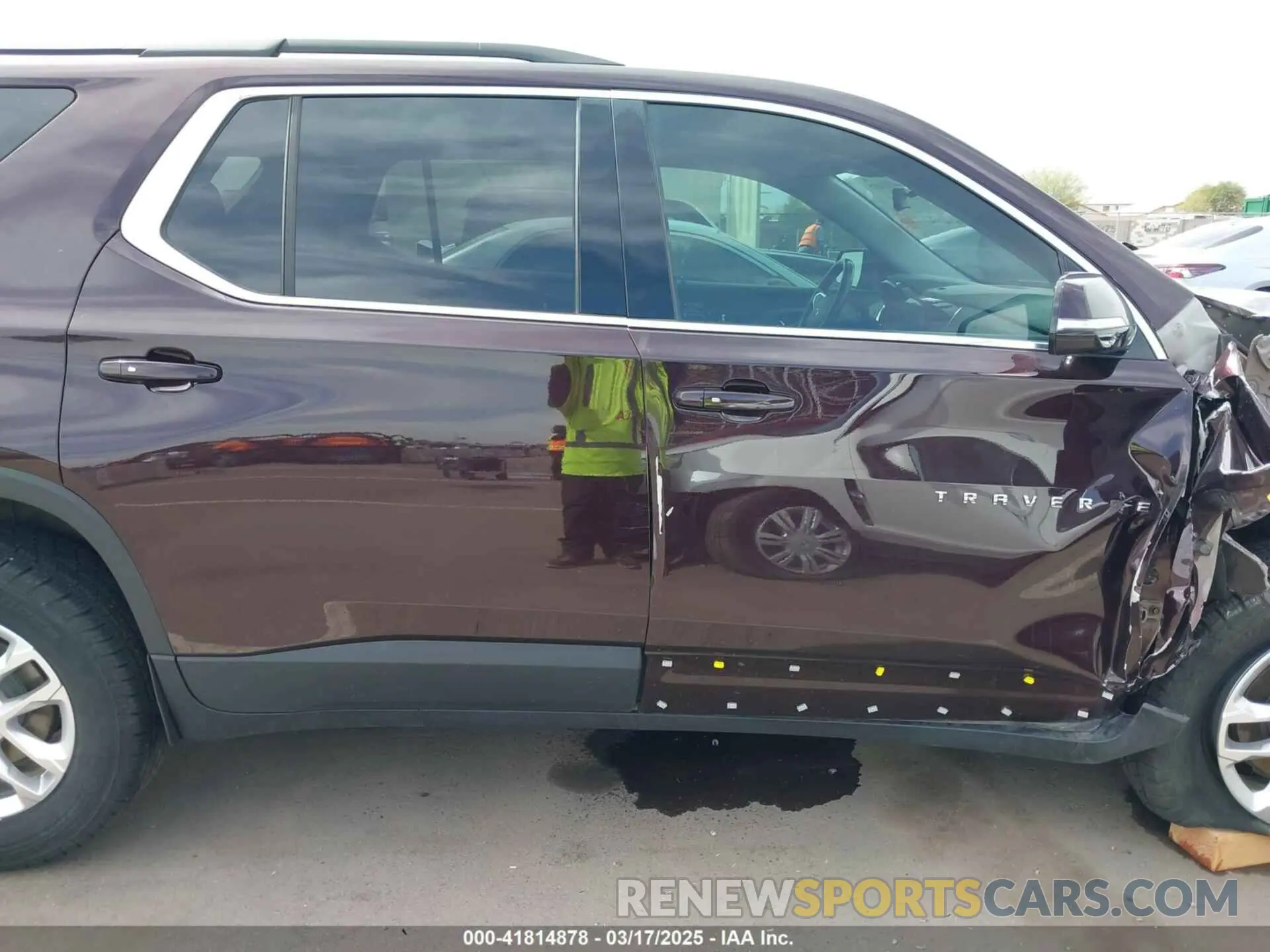 13 Photograph of a damaged car 1GNERGKW0LJ200372 CHEVROLET TRAVERSE 2020