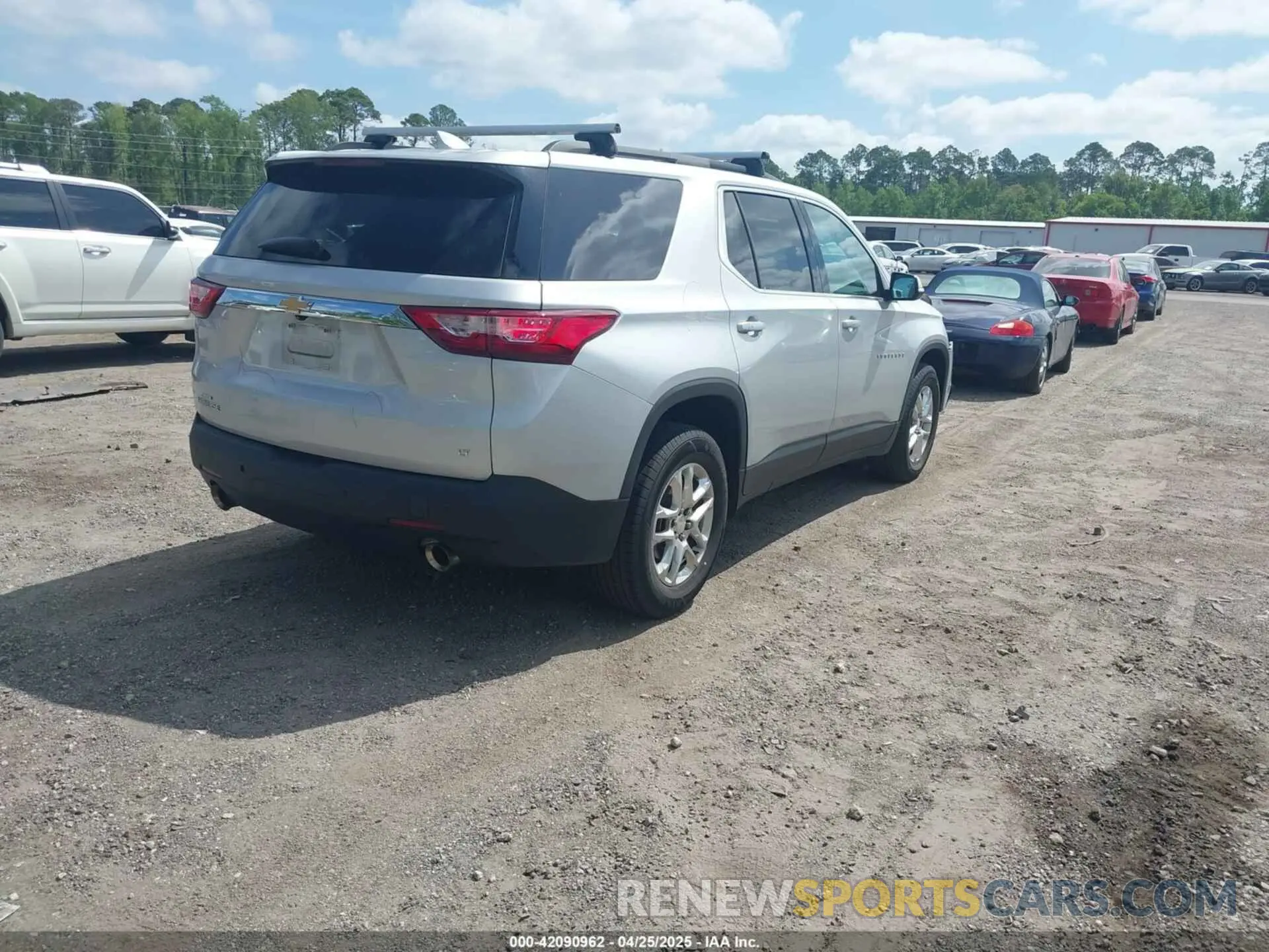 4 Photograph of a damaged car 1GNERGKW0LJ306000 CHEVROLET TRAVERSE 2020