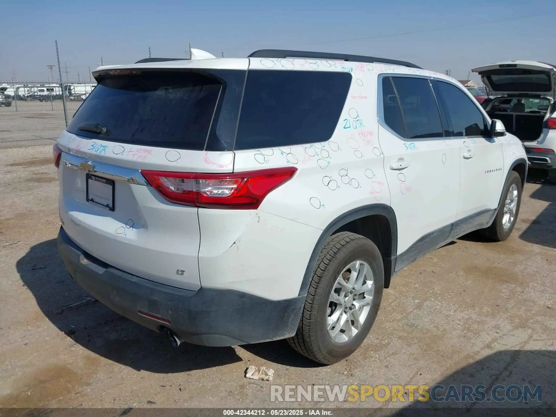 4 Фотография поврежденного автомобиля 1GNERGKW0LJ313013 CHEVROLET TRAVERSE 2020