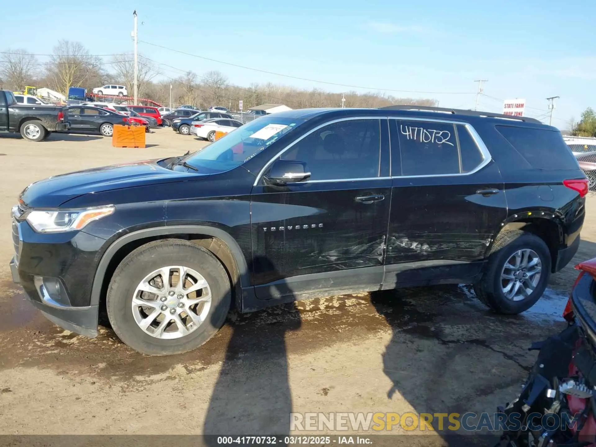 14 Photograph of a damaged car 1GNERGKW0LJ315991 CHEVROLET TRAVERSE 2020