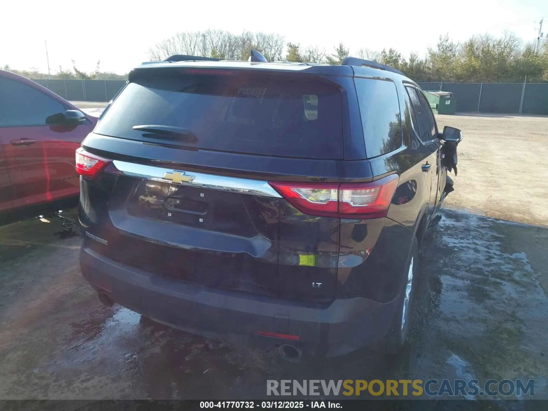 4 Photograph of a damaged car 1GNERGKW0LJ315991 CHEVROLET TRAVERSE 2020