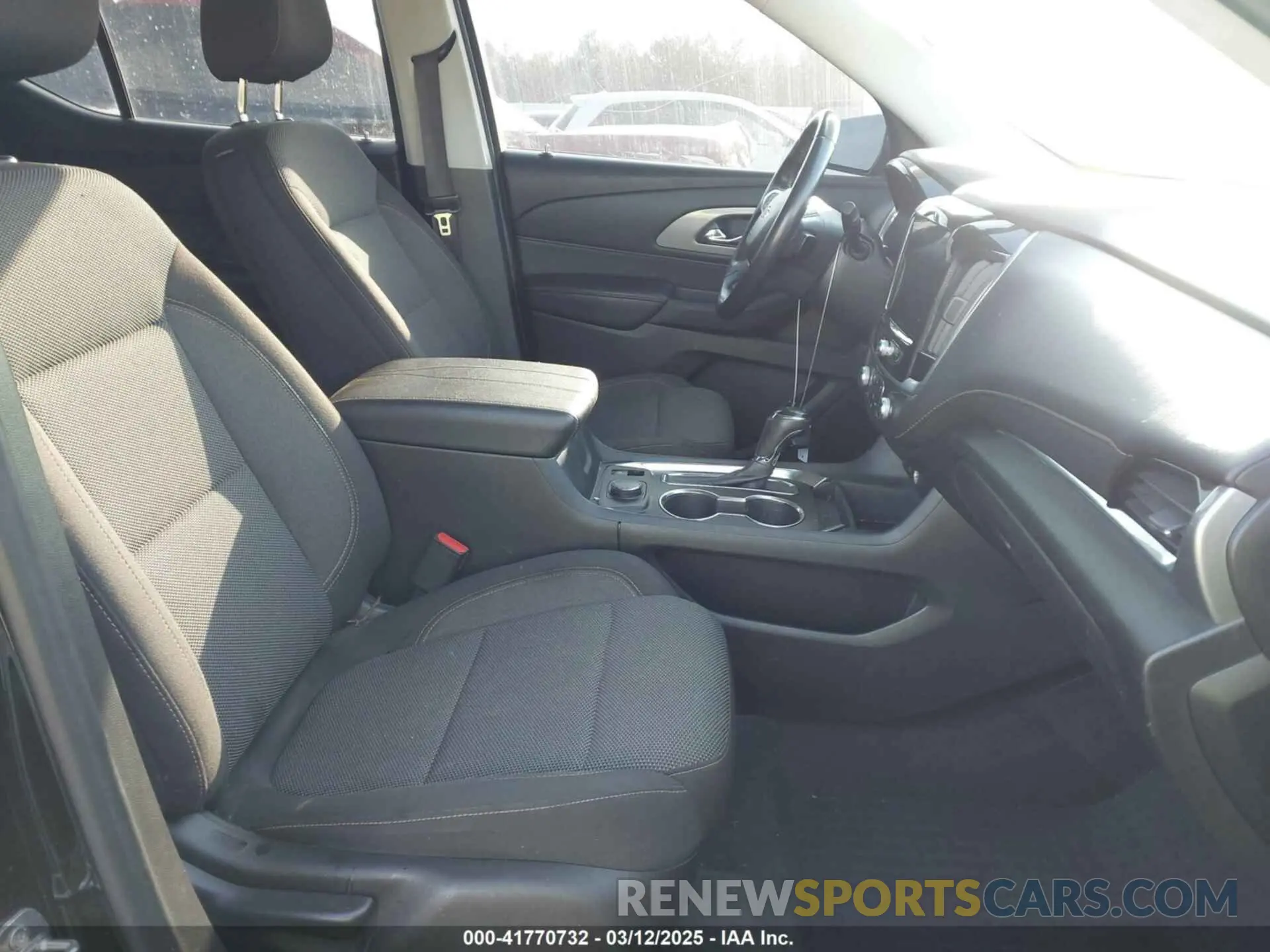 5 Photograph of a damaged car 1GNERGKW0LJ315991 CHEVROLET TRAVERSE 2020