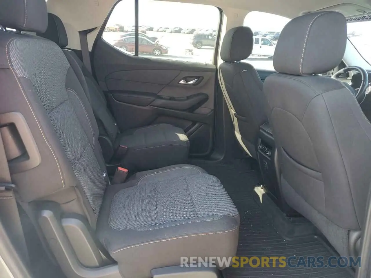 11 Photograph of a damaged car 1GNERGKW0LJ317868 CHEVROLET TRAVERSE 2020
