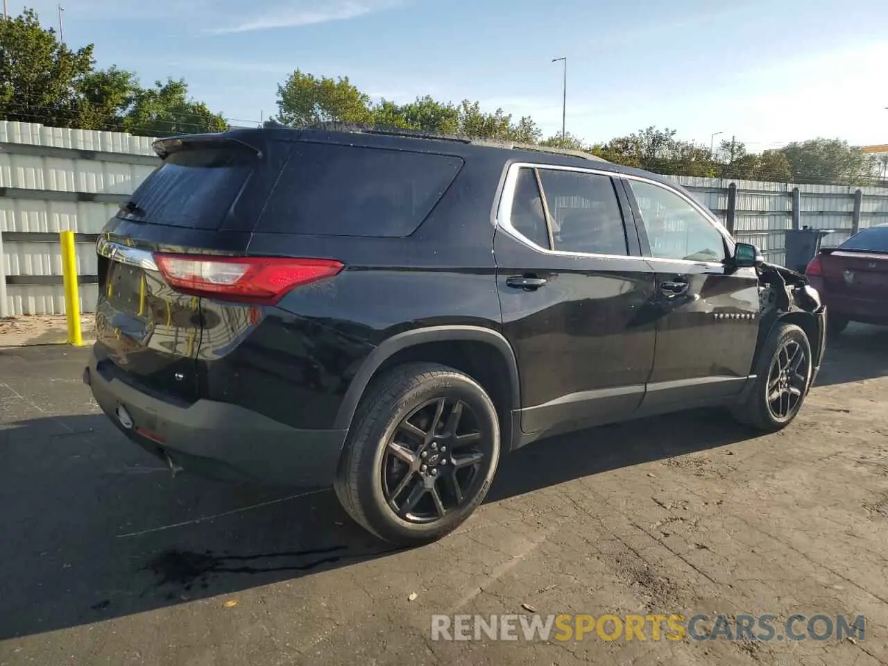3 Photograph of a damaged car 1GNERGKW0LJ323783 CHEVROLET TRAVERSE 2020