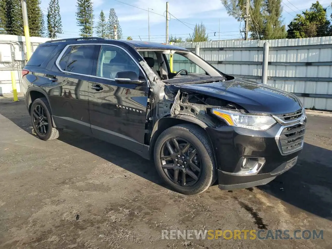 4 Photograph of a damaged car 1GNERGKW0LJ323783 CHEVROLET TRAVERSE 2020