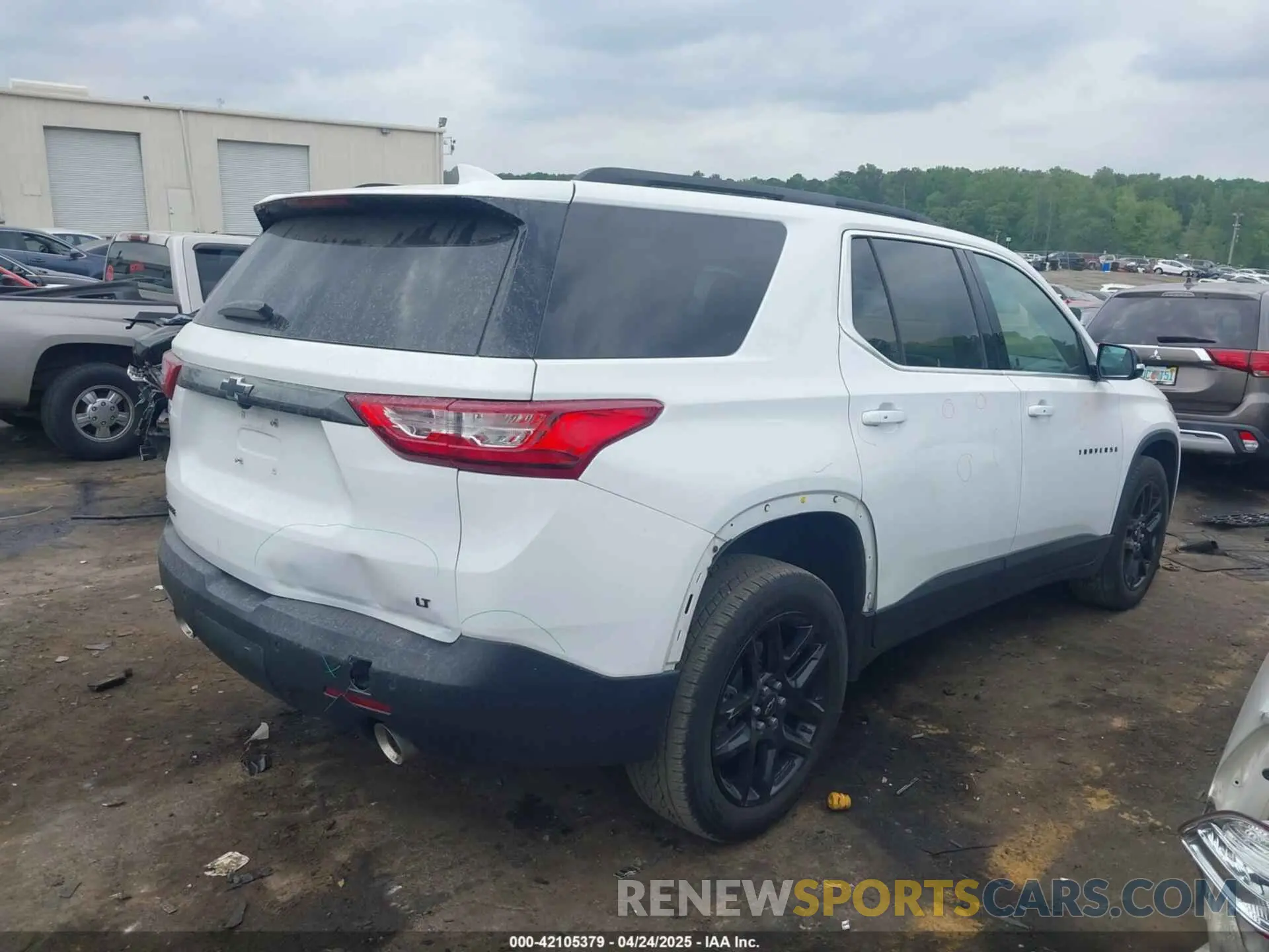 4 Photograph of a damaged car 1GNERGKW0LJ323959 CHEVROLET TRAVERSE 2020