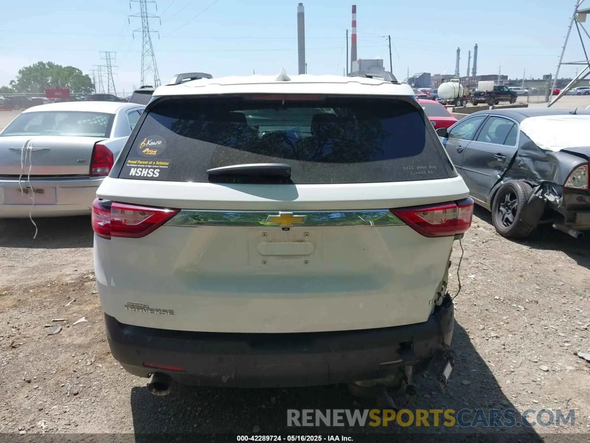 17 Photograph of a damaged car 1GNERGKW1LJ123026 CHEVROLET TRAVERSE 2020