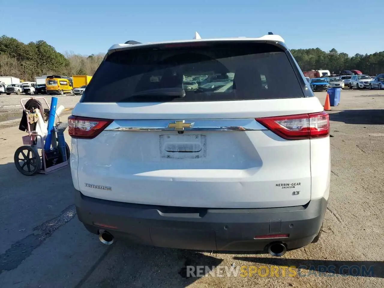 6 Photograph of a damaged car 1GNERGKW1LJ134446 CHEVROLET TRAVERSE 2020