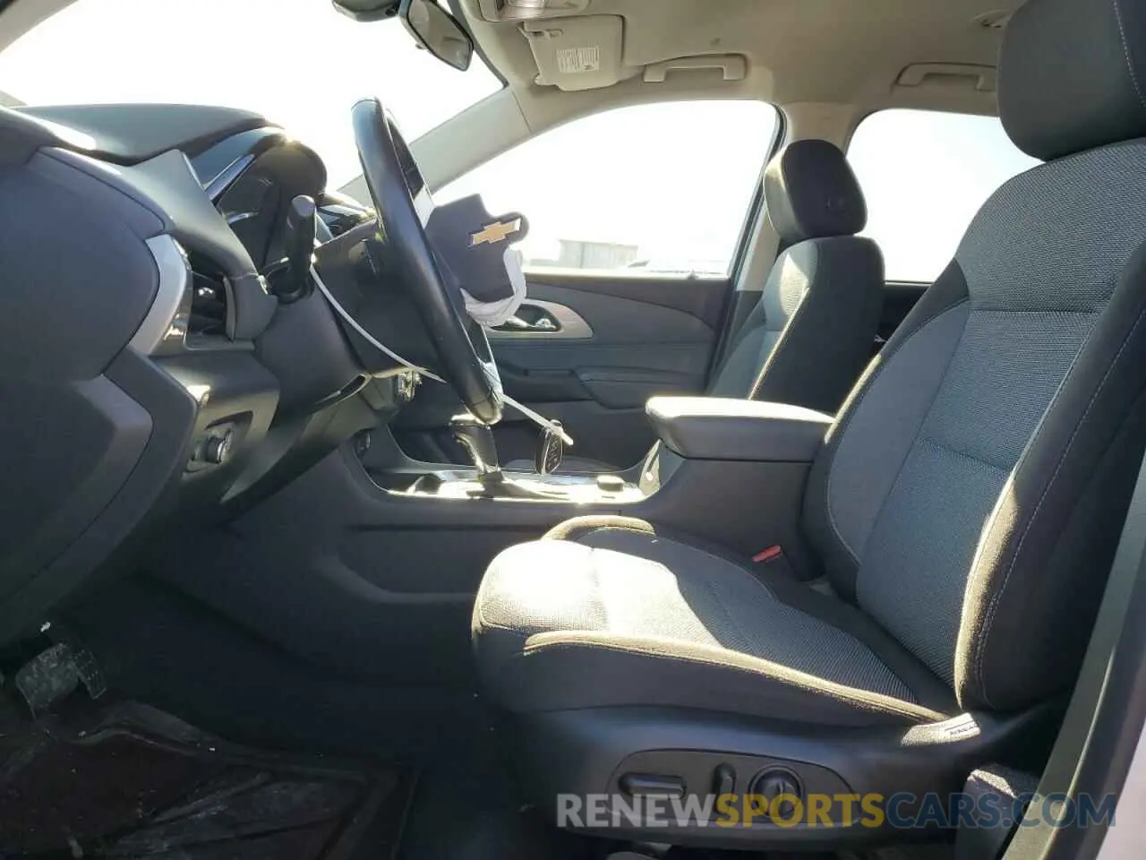 7 Photograph of a damaged car 1GNERGKW1LJ134446 CHEVROLET TRAVERSE 2020