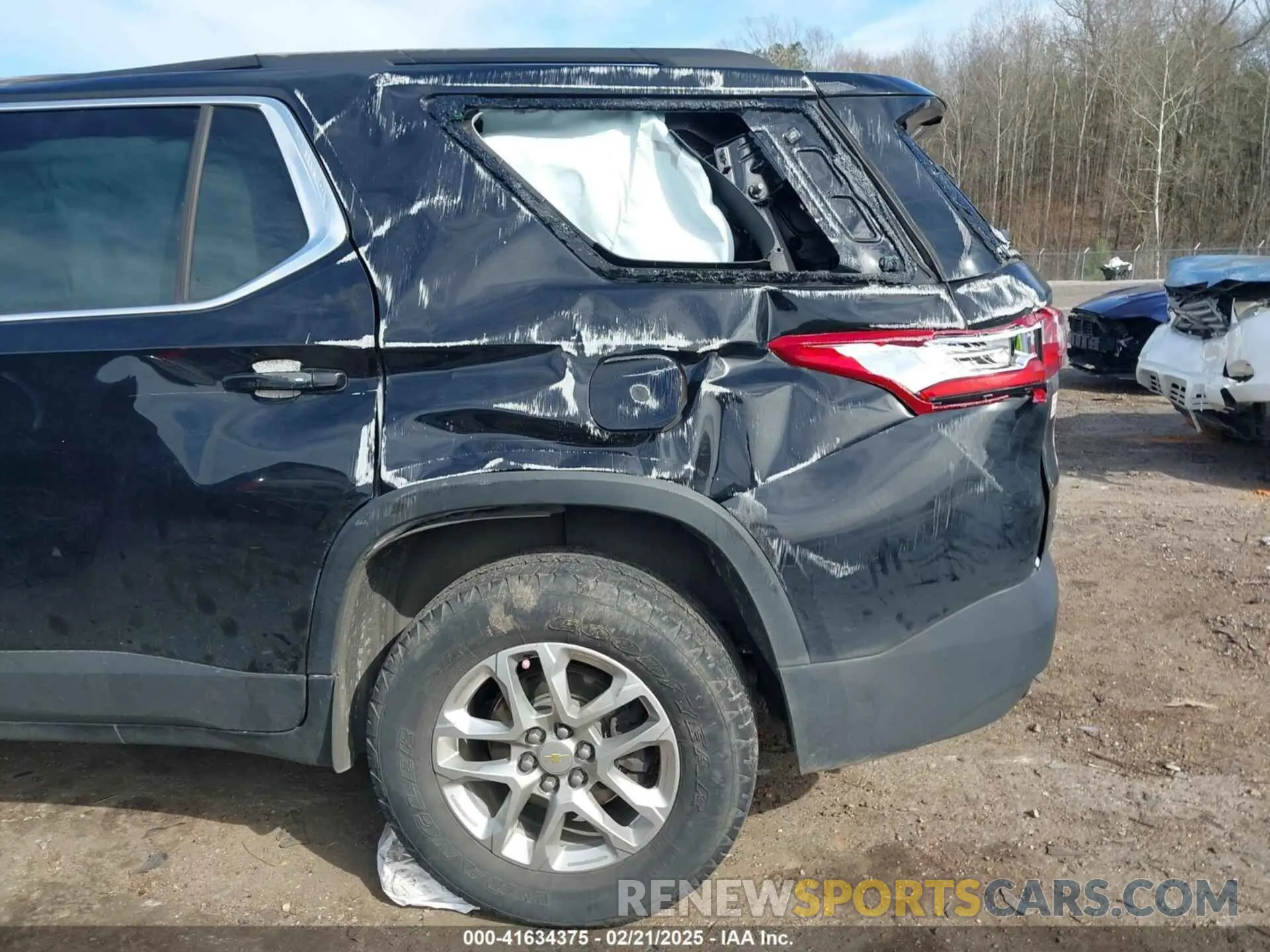 13 Photograph of a damaged car 1GNERGKW1LJ166877 CHEVROLET TRAVERSE 2020