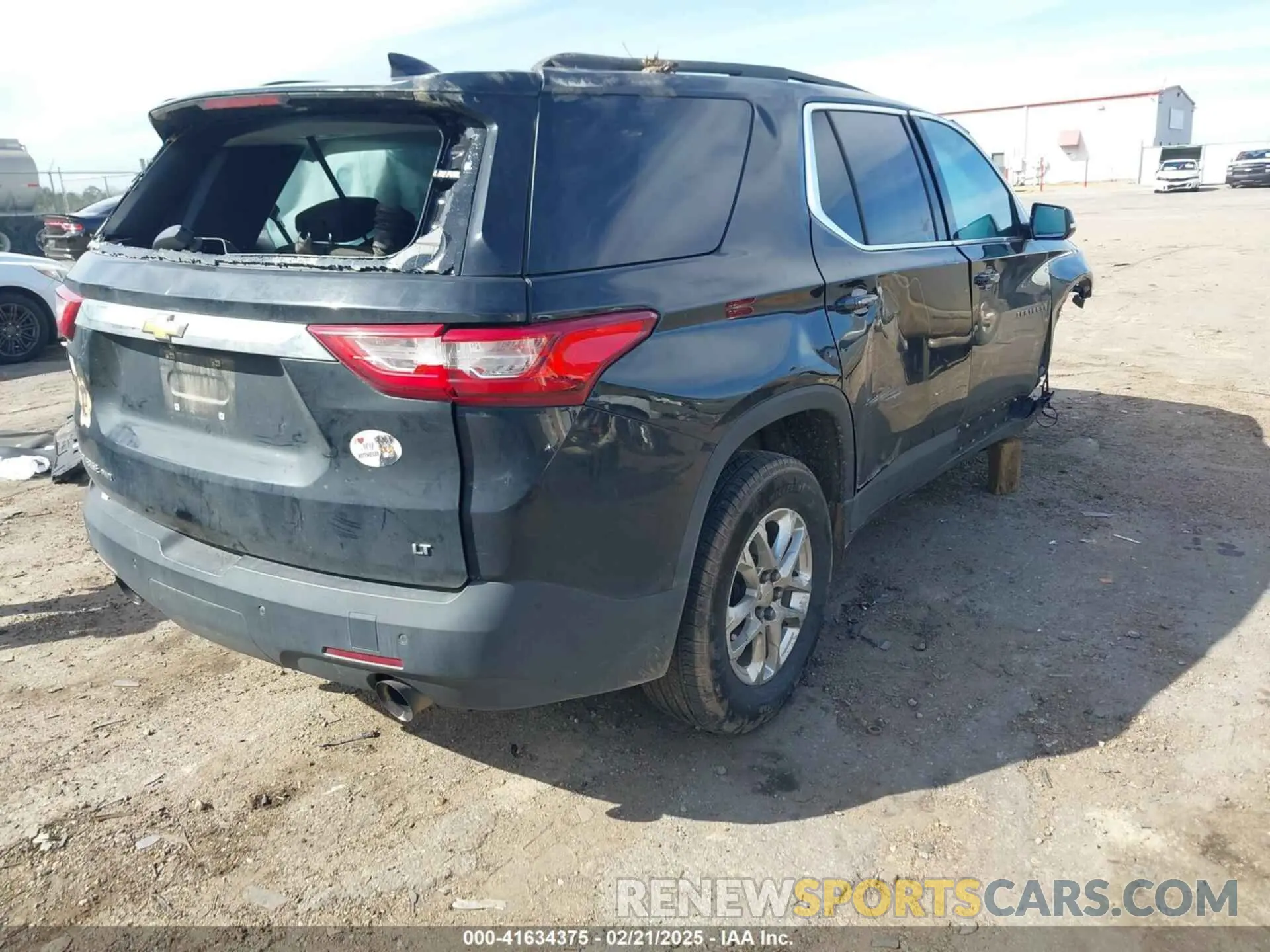 4 Photograph of a damaged car 1GNERGKW1LJ166877 CHEVROLET TRAVERSE 2020