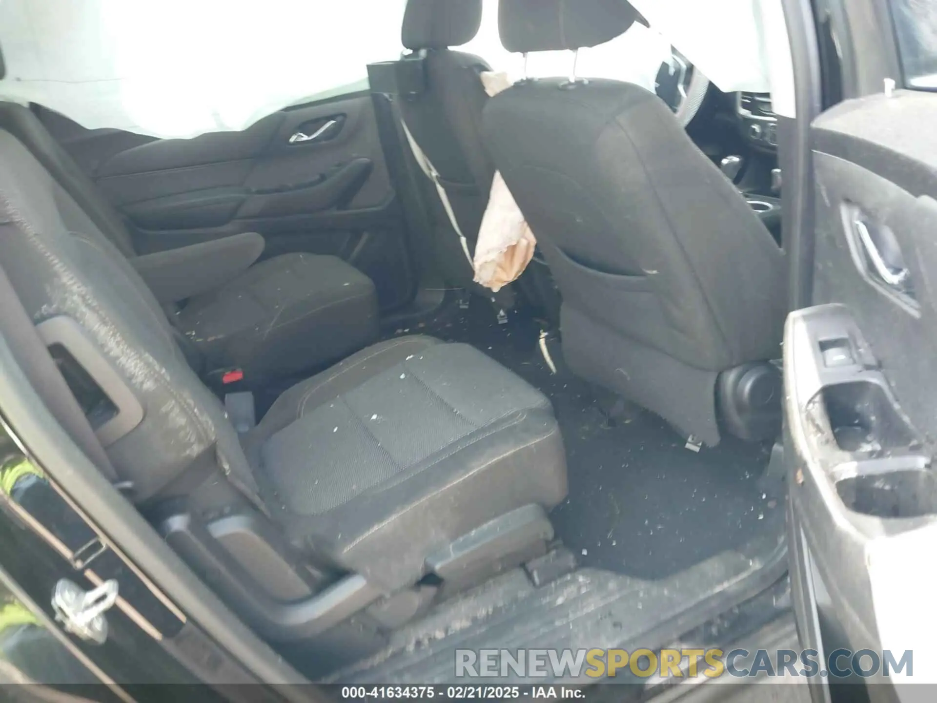 8 Photograph of a damaged car 1GNERGKW1LJ166877 CHEVROLET TRAVERSE 2020