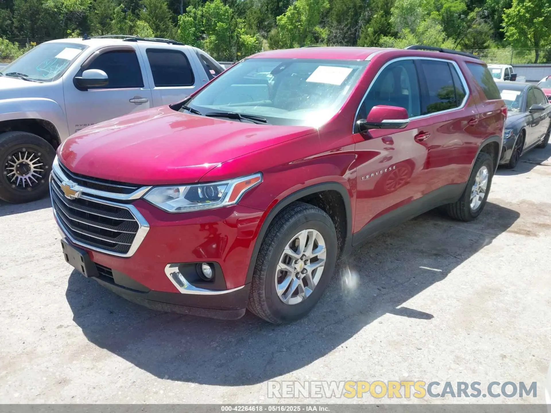 2 Photograph of a damaged car 1GNERGKW1LJ220114 CHEVROLET TRAVERSE 2020